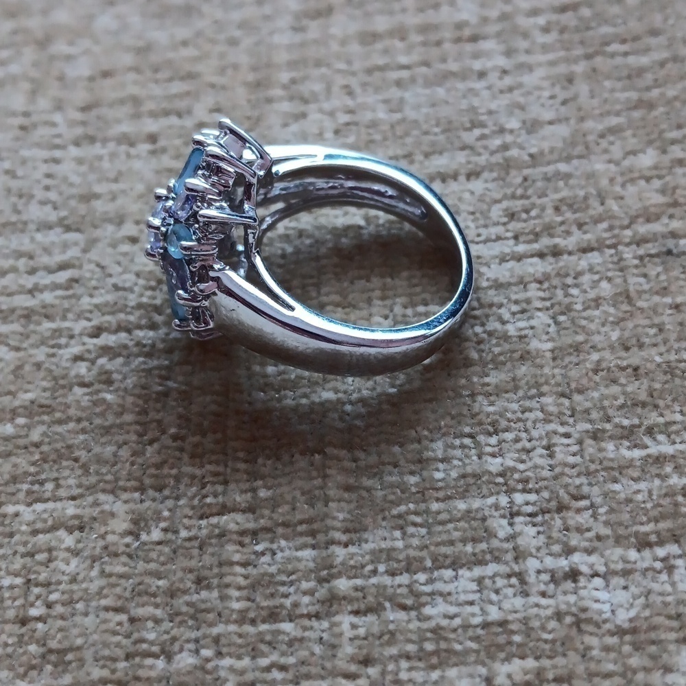 Silver Tone Rhinestone Flower Ring - Picture 10 of 13